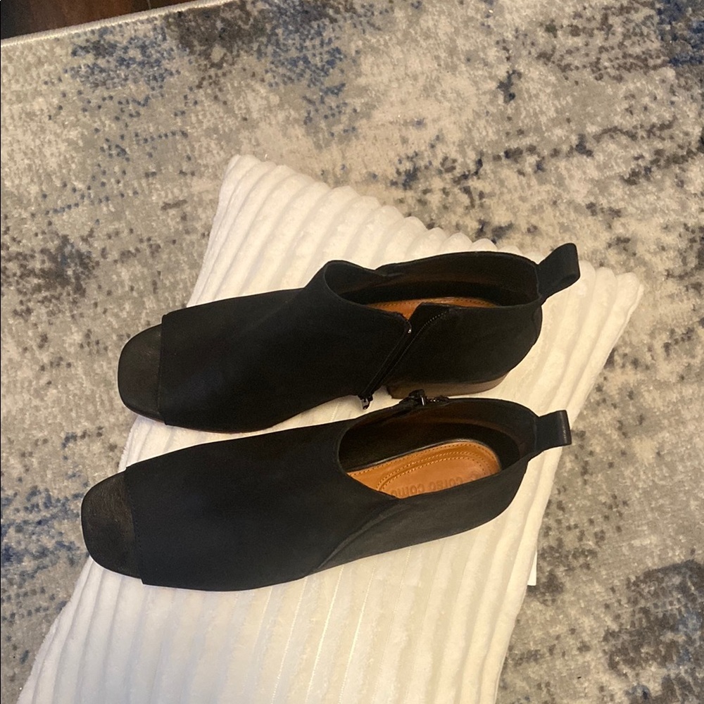 NWOT - CORSO COMO : Black Ankle Boots with Slip-On Design and Textured Fabric!